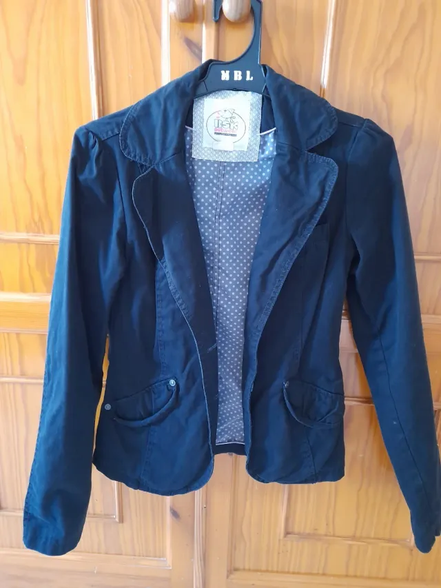 Chaquetilla negra Breska