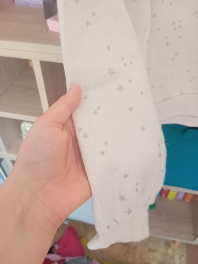 Sudadera de estrellas para niña