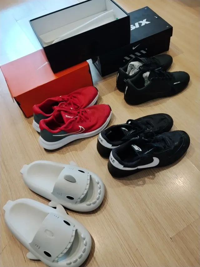 Zapatillas Nike Negras y Rojas