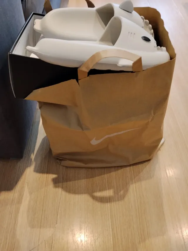 Zapatillas Nike Negras y Rojas