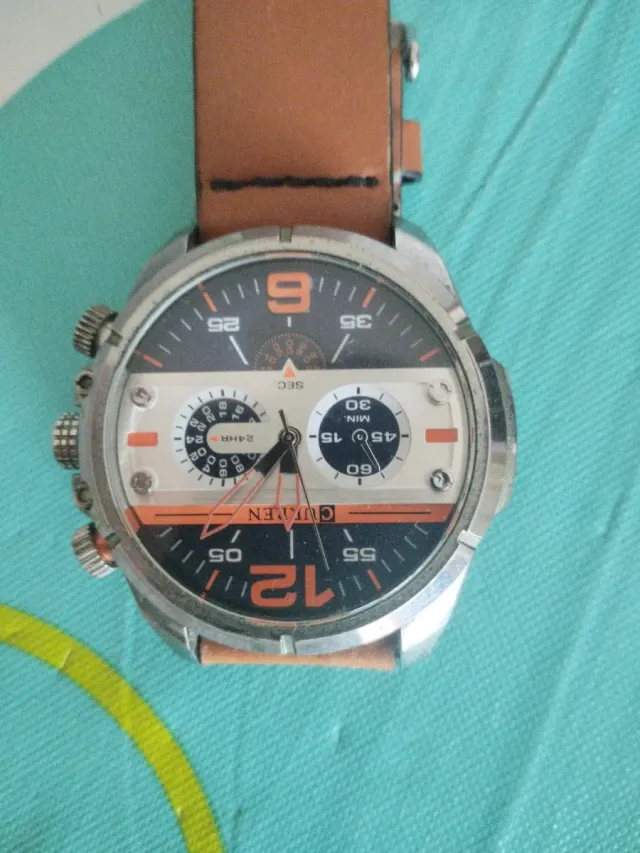 Reloj de pulsera macizo