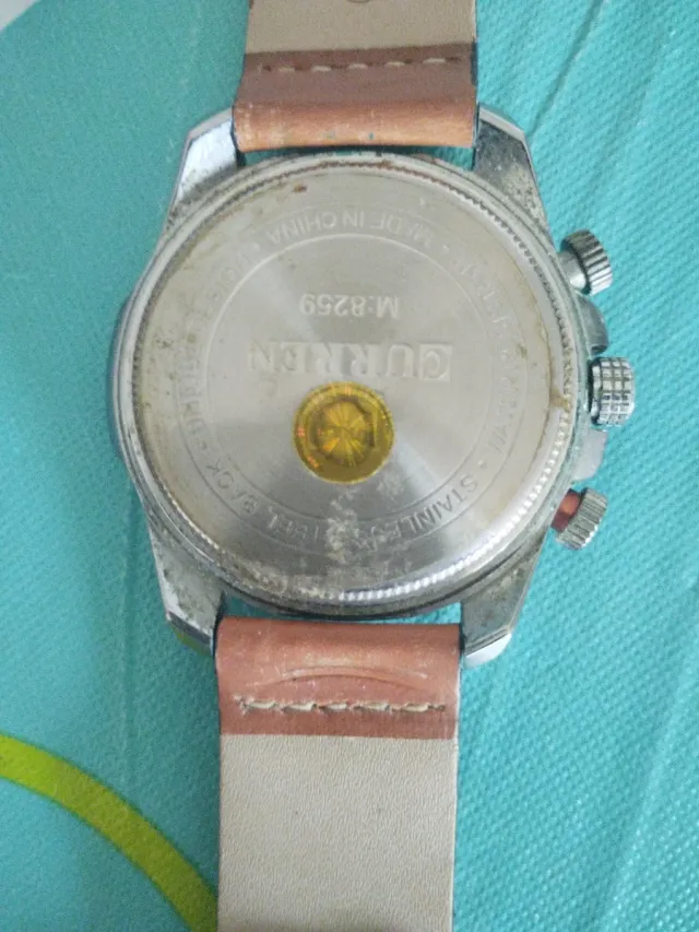 Reloj de pulsera macizo
