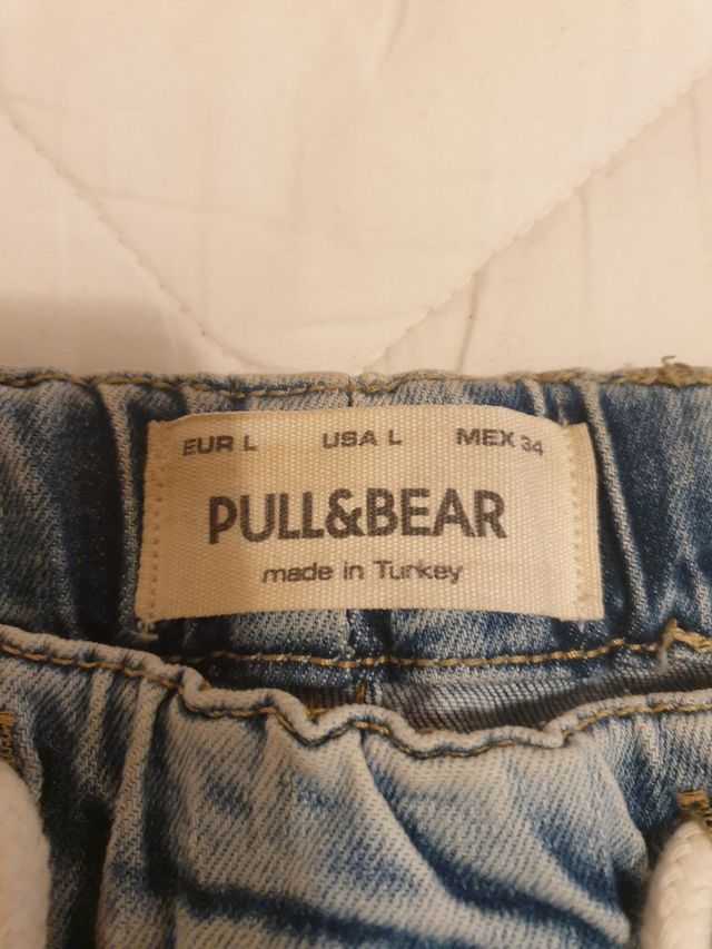 Pantalones largos Pull&Bear.