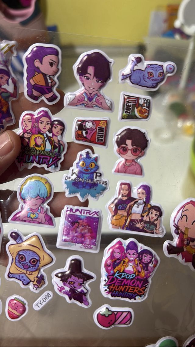 Pack pegatinas Huntrix