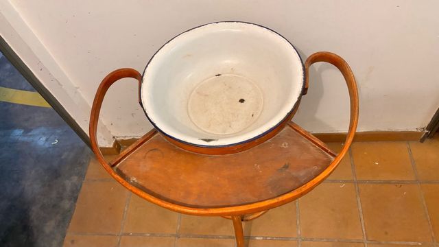 Mueble lavadero antiguo madera y metal