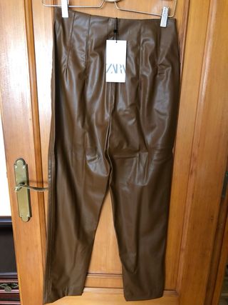 Pantalón cuero marrón Zara. Nuevo con etiqueta