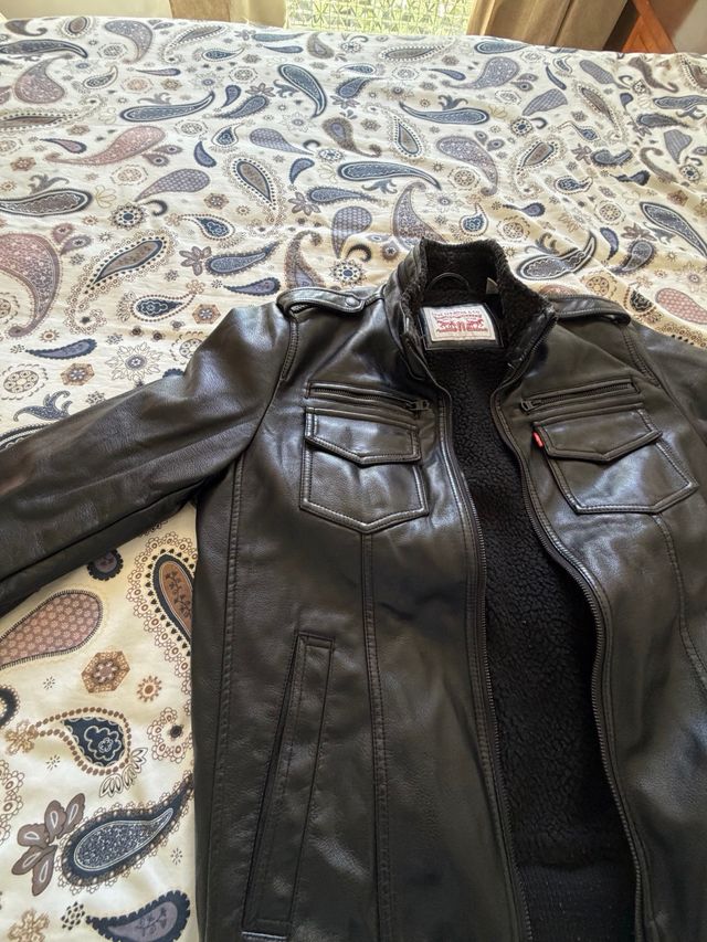 Chaqueta Levi's Negra Forrada  100% poliester