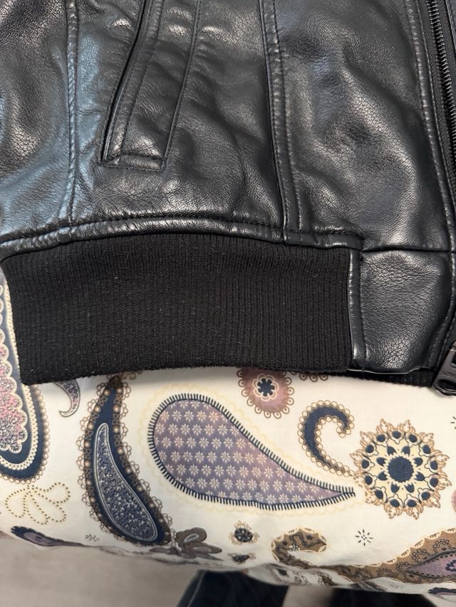 Chaqueta Levi's Negra Forrada  100% poliester