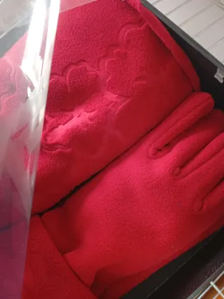 Conjunto CADRIANO bufanda y guantes rojo