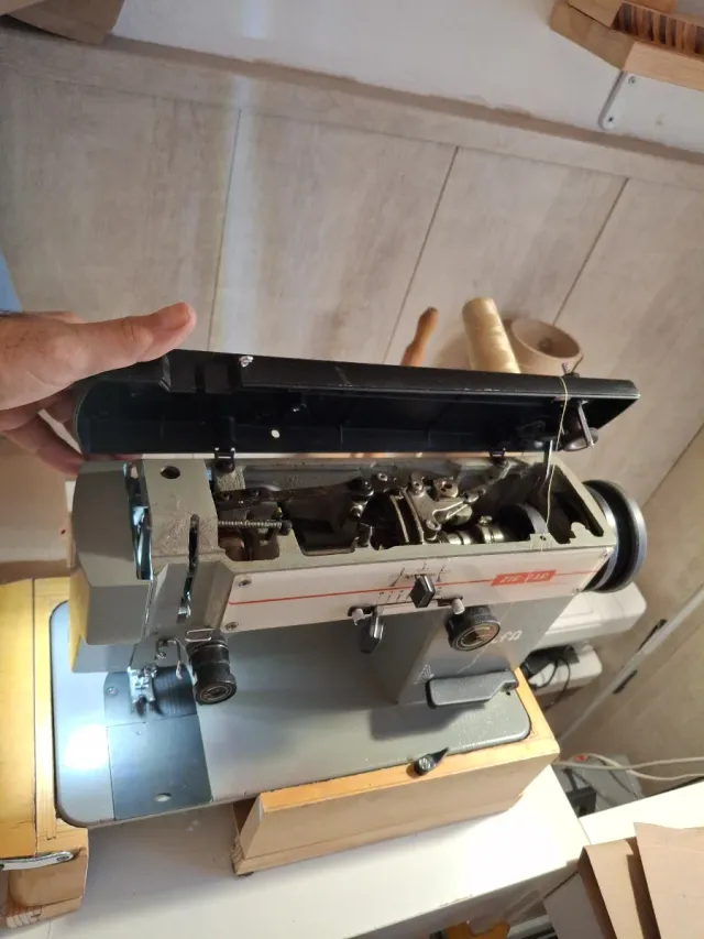Máquina de coser Alfa Zig Zag artesanal