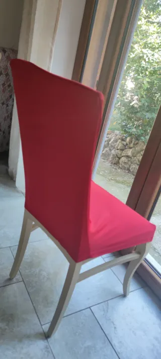 Coprisedie e copritavolo rossi