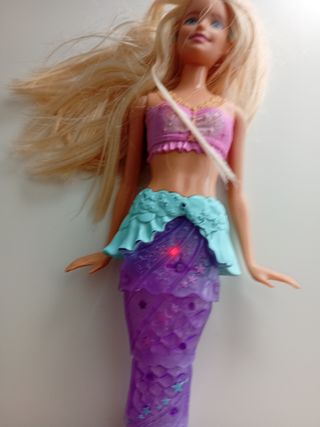 Barbie Sirena Morada y Rosa, con luz. Para bañarse