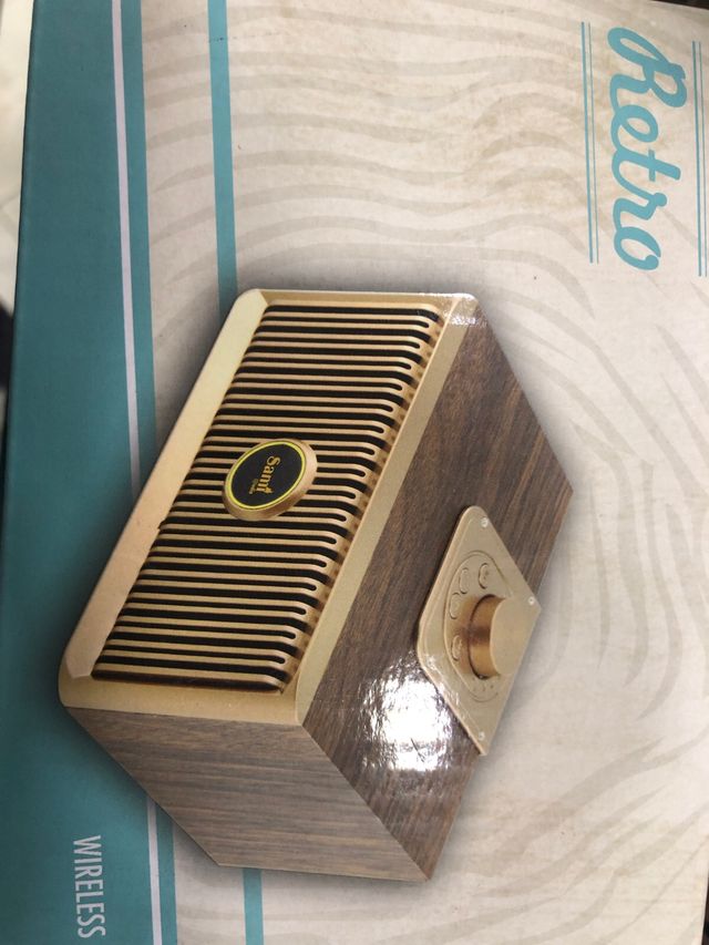 Radio Retro Sami Dorada y Negra