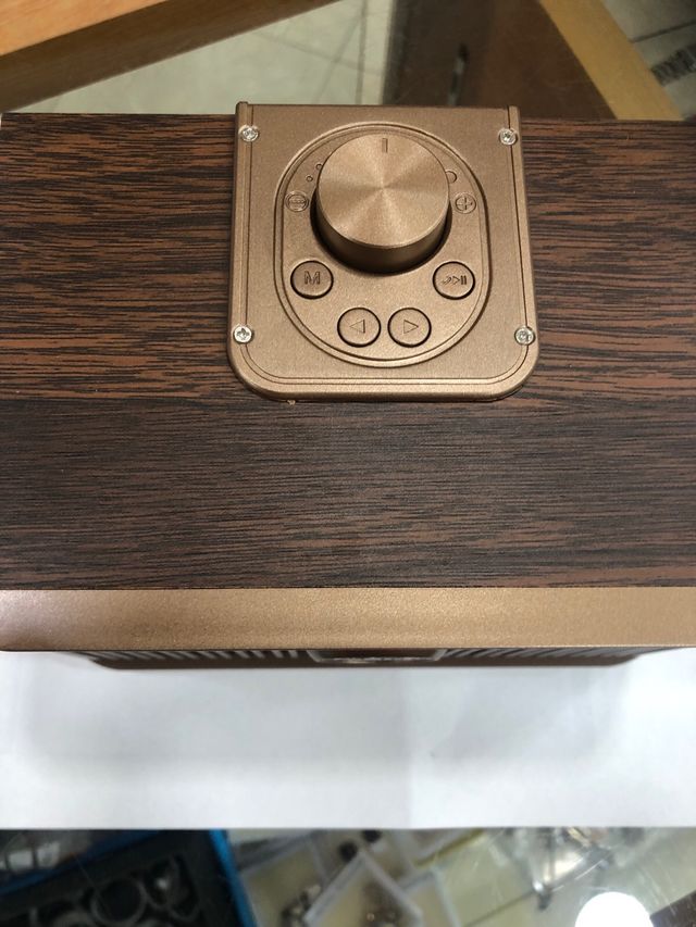 Radio Retro Sami Dorada y Negra