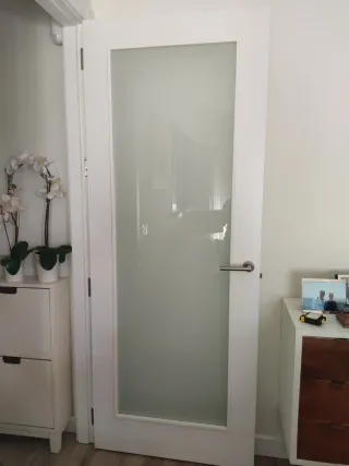 Puerta lacada blanco con cristal al ácido