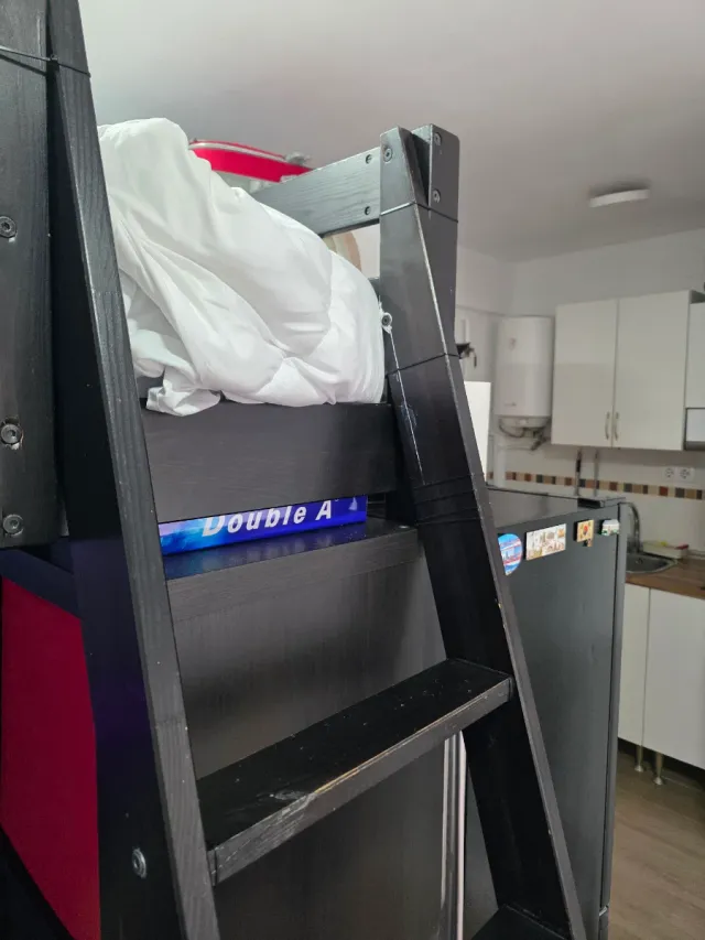 Cama alta negra STORÅ Ikea