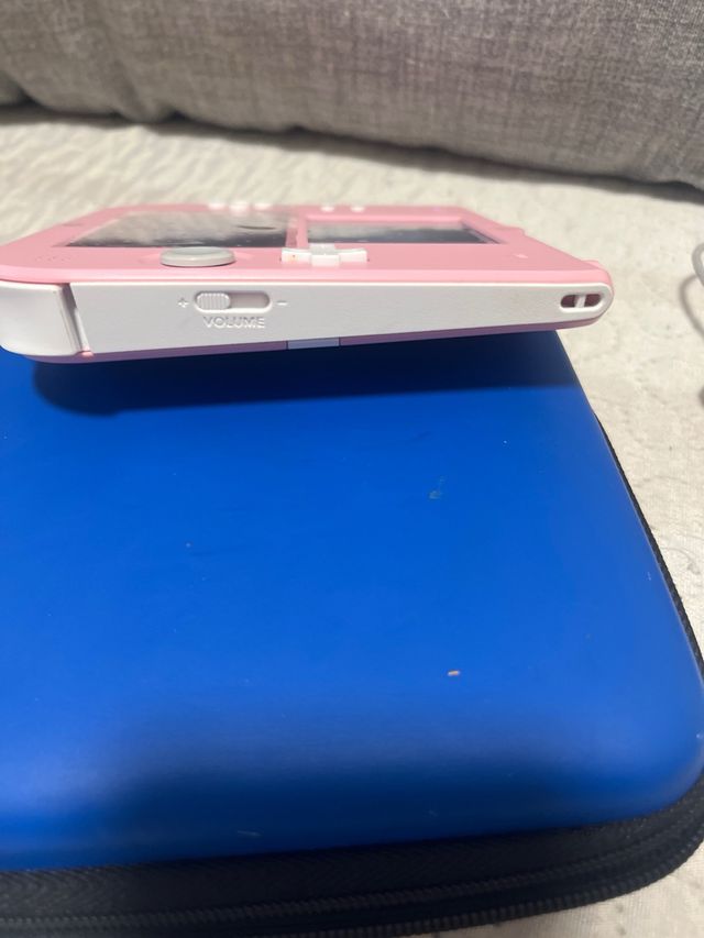 Nintendo 2DS Rosa con Accesorios, todo original .