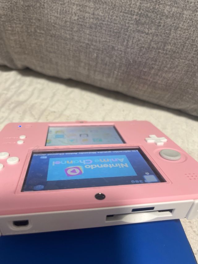 Nintendo 2DS Rosa con Accesorios, todo original .