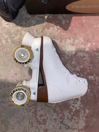 Patines blancos talla 32 con protecciones