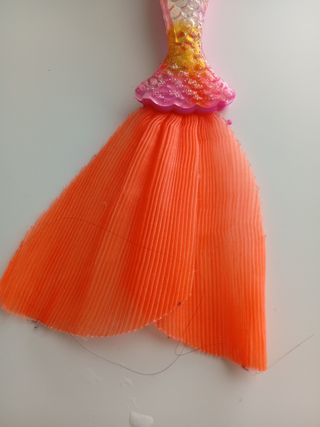 Barbie sirena arcoíris. Para agua.