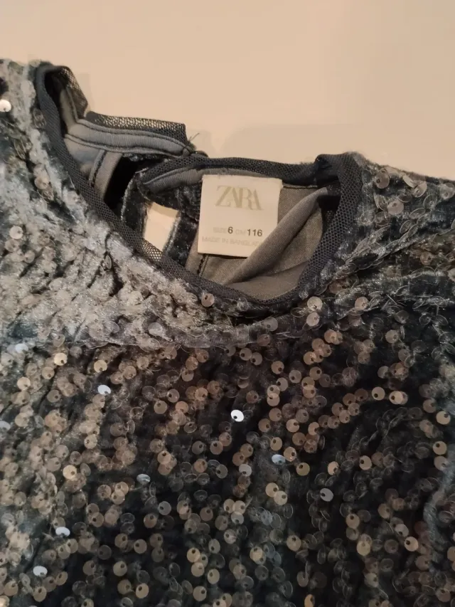 Mono de terciopelo con lentejuelas