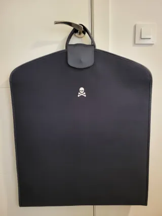 Portatrajes marca Scalpers, talla L, color azul.