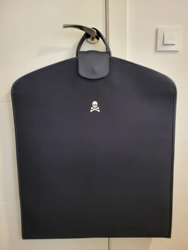 Portatrajes marca Scalpers, talla L, color azul.