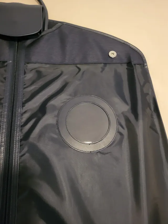 Portatrajes marca Scalpers, talla L, color azul.