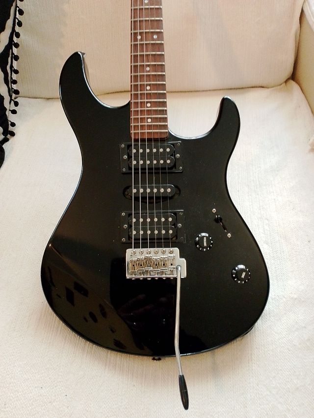 Guitarra Eléctrica Yamaha Tourgear Negra+funda