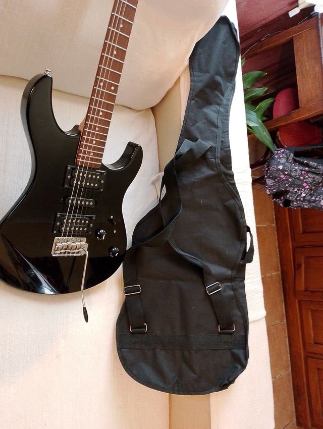 Guitarra Eléctrica Yamaha Tourgear Negra+funda