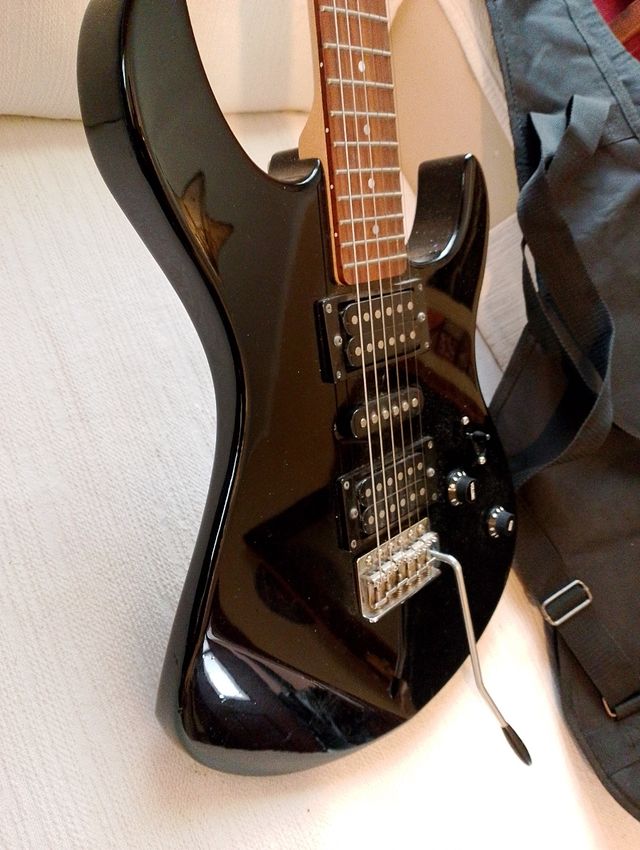 Guitarra Eléctrica Yamaha Tourgear Negra+funda