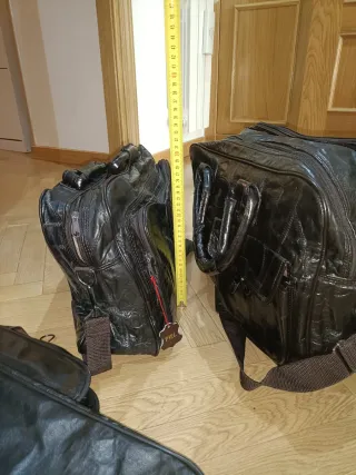 Set de maletas vintage de cuero negro