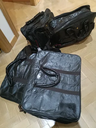 Set de maletas vintage de cuero negro