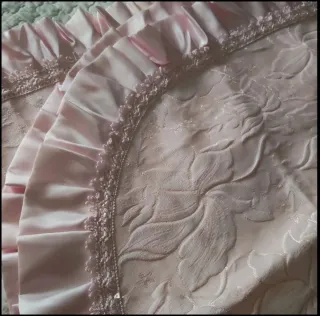 Copriletto matrimoniale raso rosa floreale