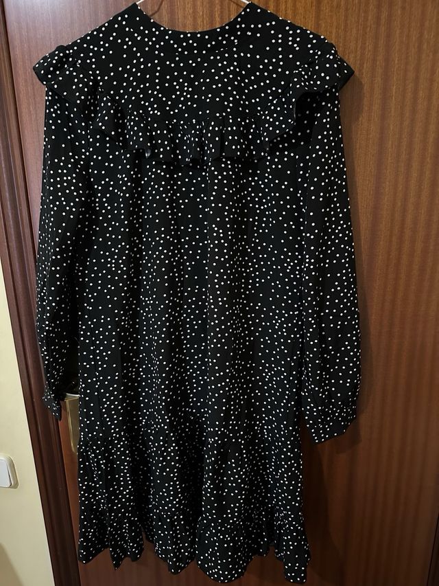 Vestido negro con lunares blancos