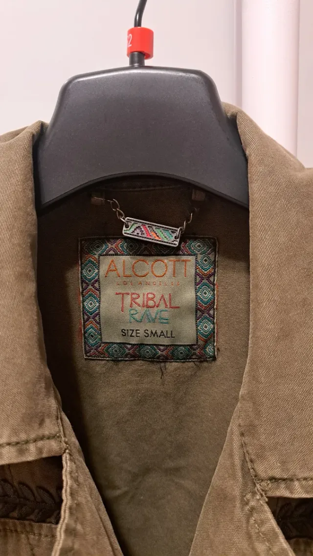 Chaqueta verde con bordados