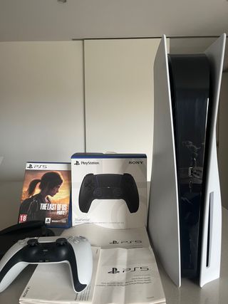 PS5 + 2 mandos + The Last of Us I