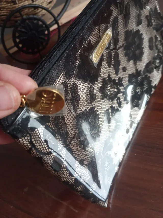 Neceser encaje floral beige y negro