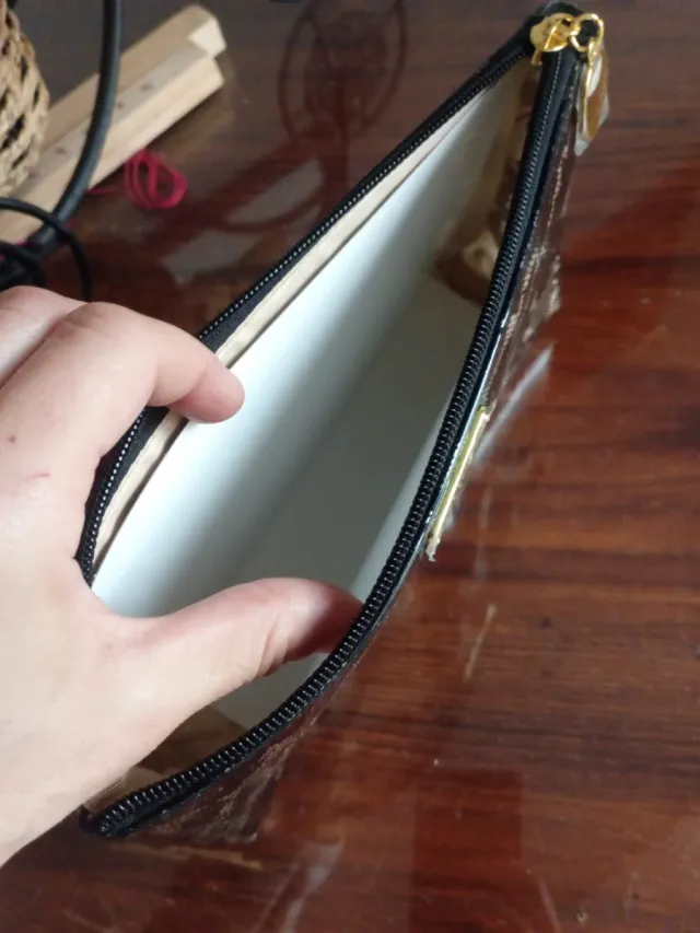 Neceser encaje floral beige y negro