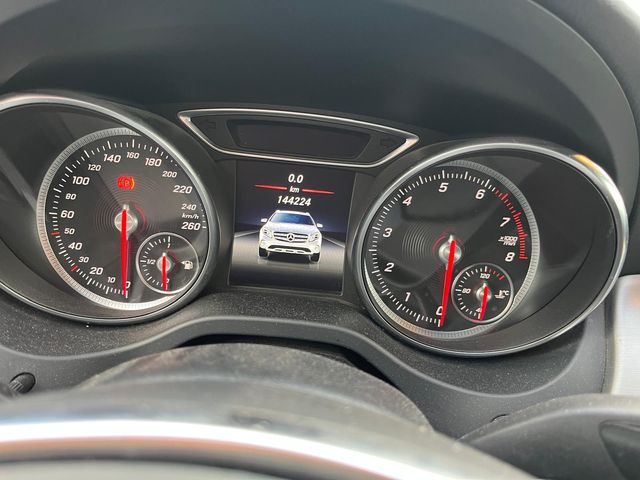 Mercedes GLA 180 AMG Line - 2019 - golpe frontal