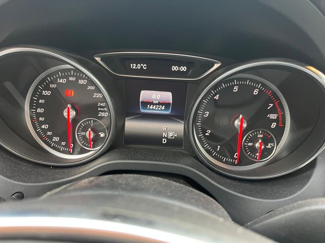 Mercedes GLA 180 AMG Line - 2019 - golpe frontal