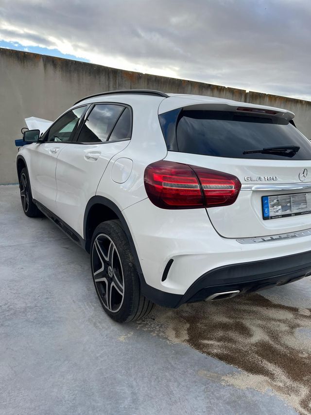 Mercedes GLA 180 AMG Line - 2019 - golpe frontal
