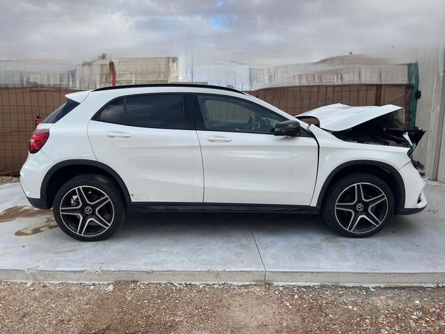 Mercedes GLA 180 AMG Line - 2019 - golpe frontal