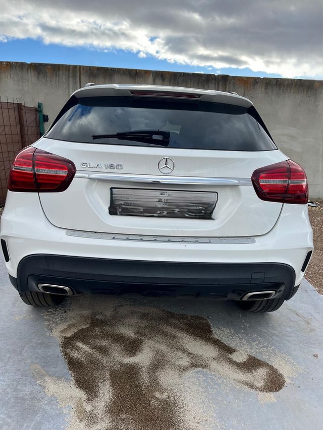 Mercedes GLA 180 AMG Line - 2019 - golpe frontal