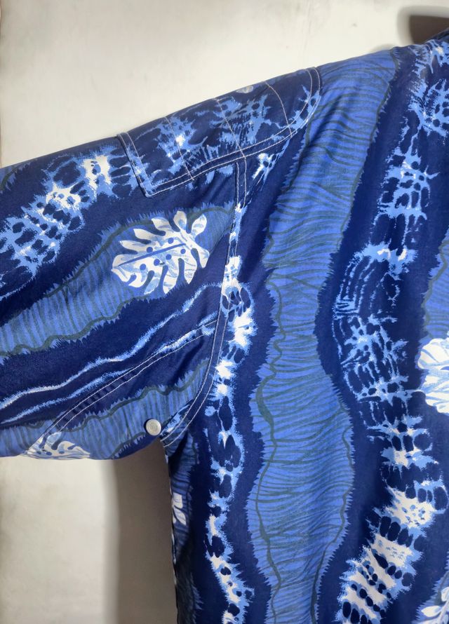 Chaqueta con capucha estampada azul