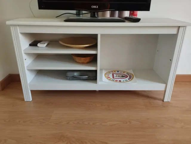 Mueble TV blanco madera