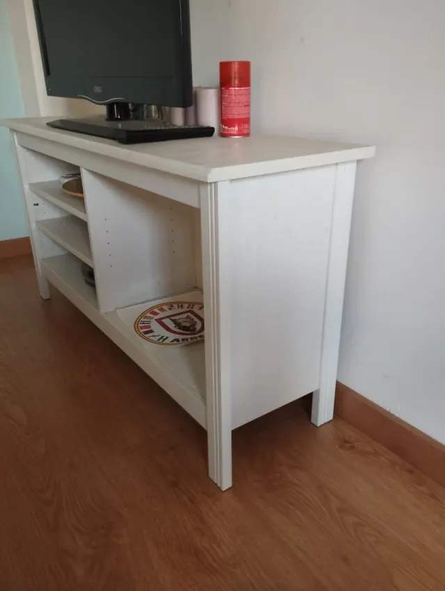 Mueble TV blanco madera