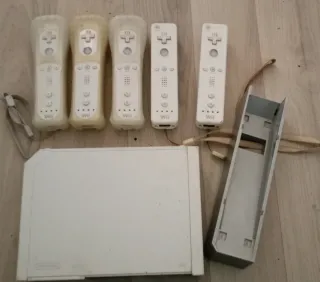 Nintendo Wii con 3 mandos y base