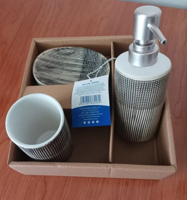 Juego accesorios baño cerámica y metal