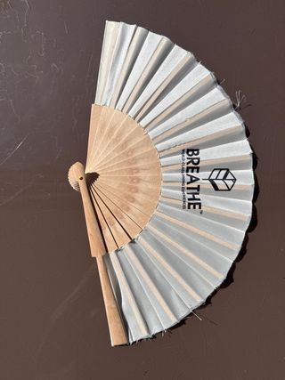 Abanico BREATHE madera blanco y beige